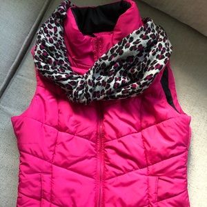 Great puffer vest and scarf set